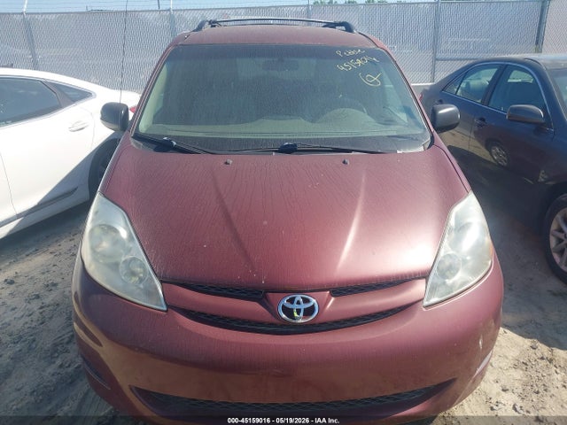 Toyota Sienna Le