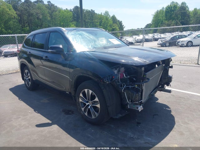 Salvage Toyota Highlander Image