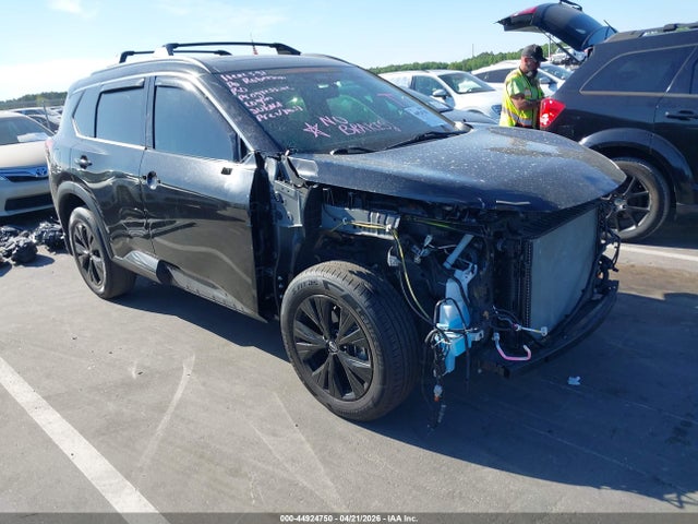 Salvage Nissan Rogue Image