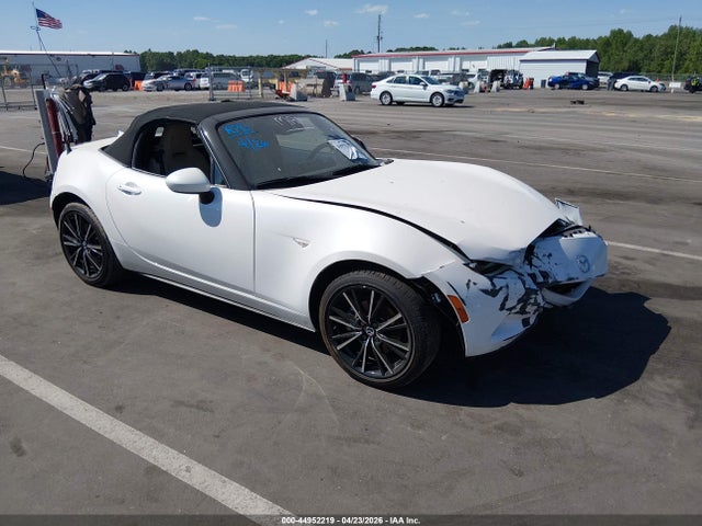 Salvage Mazda MX-5 Miata Image