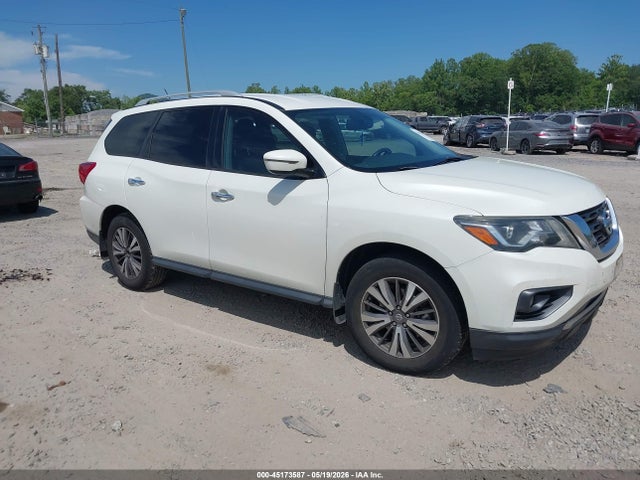 Salvage Nissan Pathfinder Image