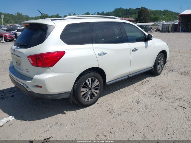 Nissan Pathfinder Sv