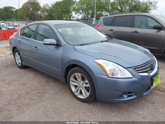 Salvage Nissan Altima Image