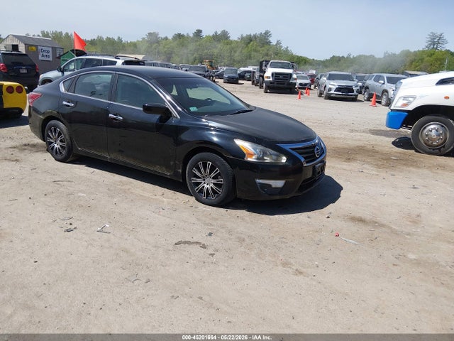 Salvage Nissan Altima Image
