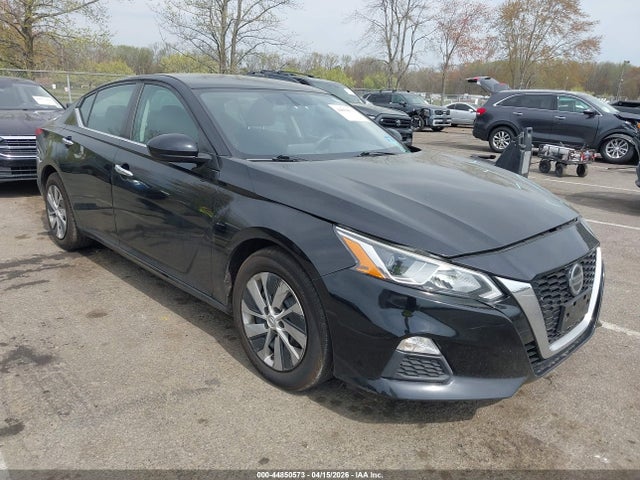 Salvage Nissan Altima Image