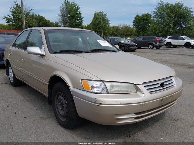 Salvage Toyota Camry Image