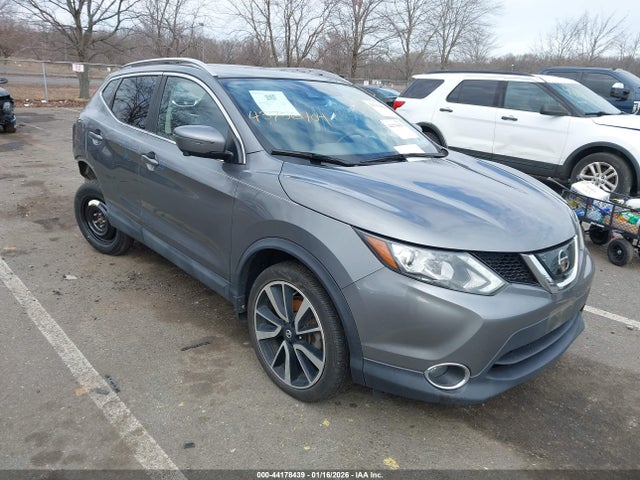 Salvage Nissan Rogue Image