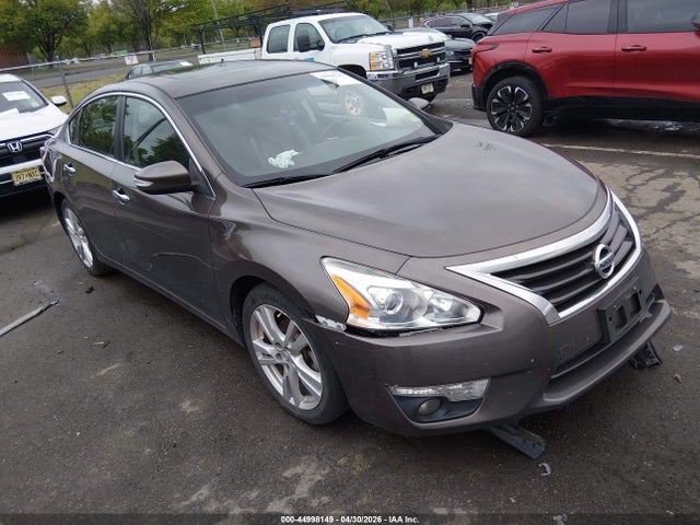 Salvage Nissan Altima Image