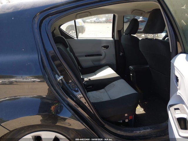 Toyota Prius c Three