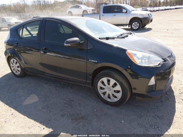 Salvage Toyota Prius c Image