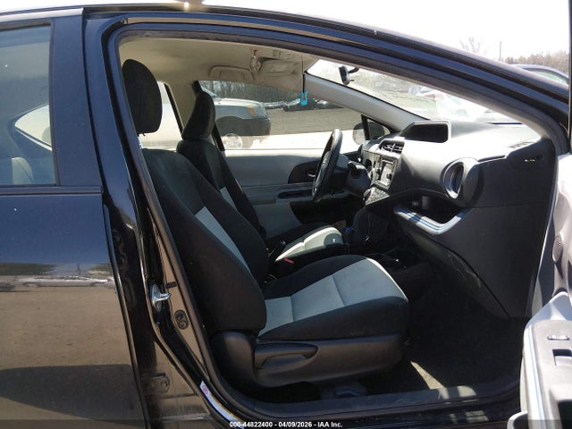 Toyota Prius c Three