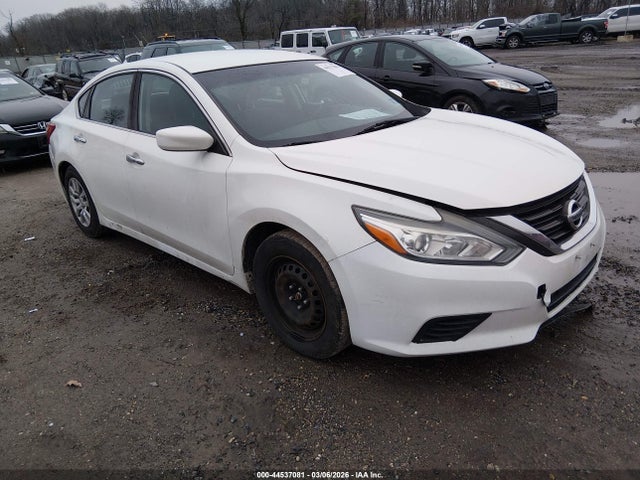 Salvage Nissan Altima Image