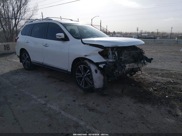 Salvage Nissan Pathfinder Image