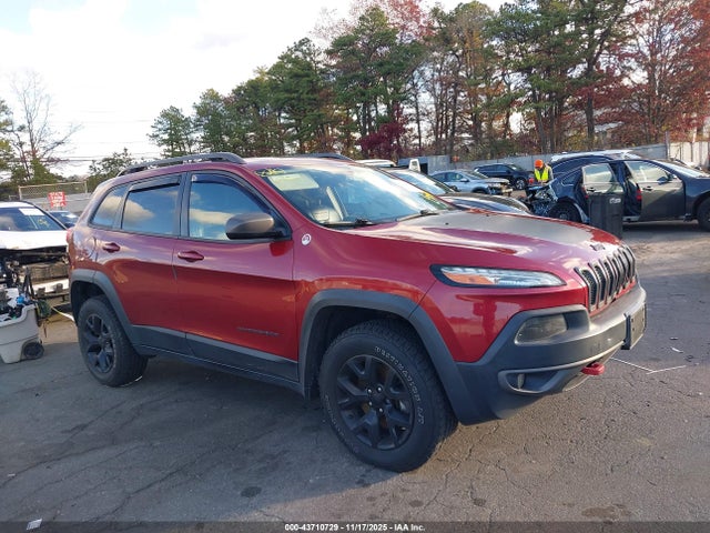 Salvage Jeep Cherokee Image
