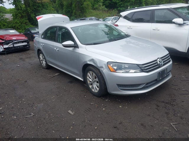 Salvage Volkswagen Passat Image