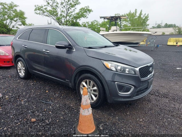 Salvage Kia Sorento Image