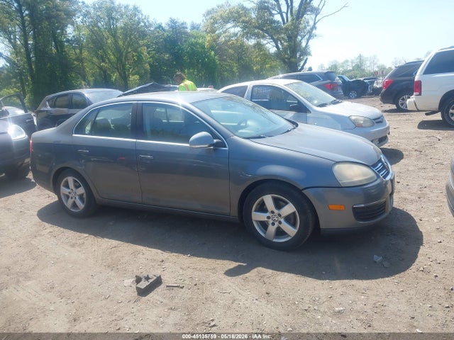 Salvage Volkswagen Jetta Image