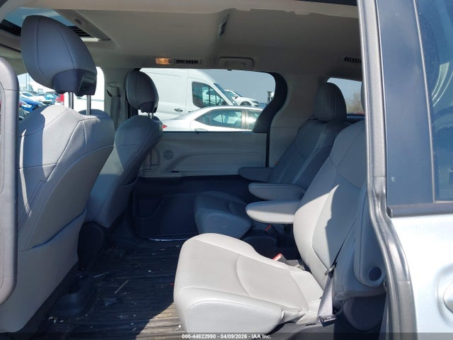 Toyota Sienna Xle