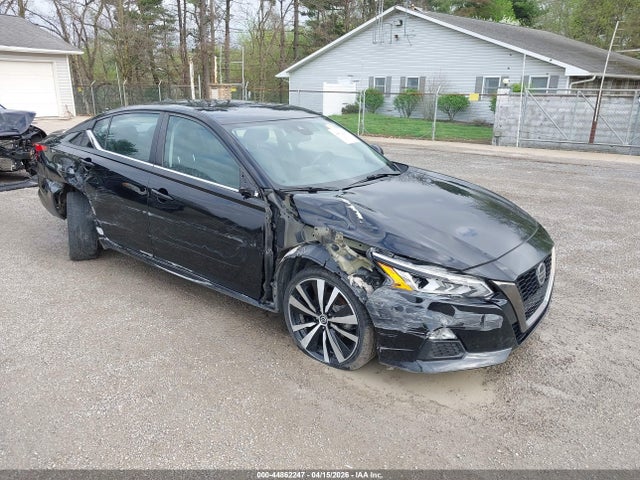 Salvage Nissan Altima Image