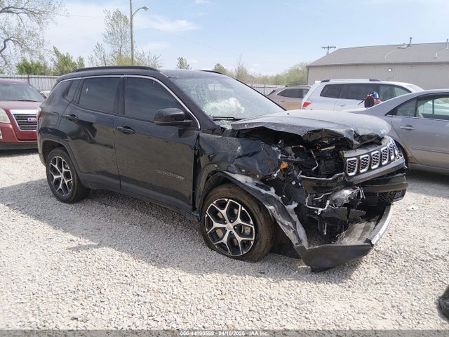 Salvage Jeep Compass Image