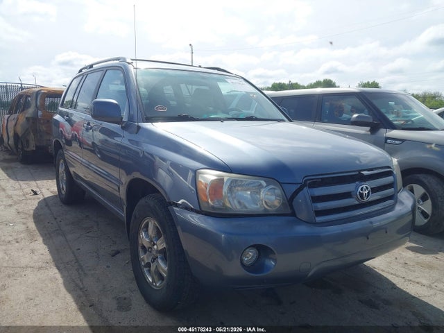 Salvage Toyota Highlander Image