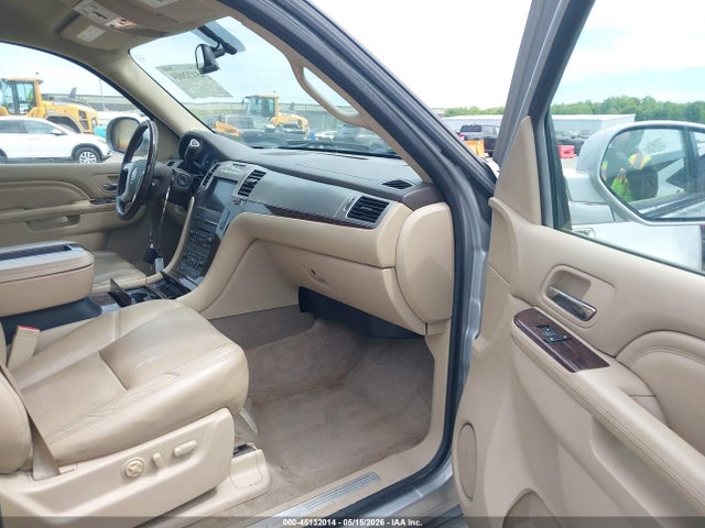 Cadillac Escalade Standard