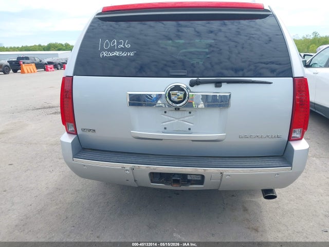 Cadillac Escalade Standard
