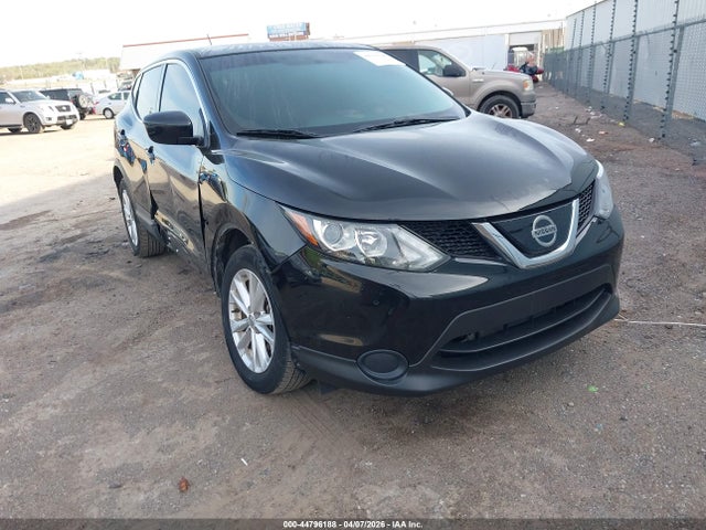 Salvage Nissan Rogue Image
