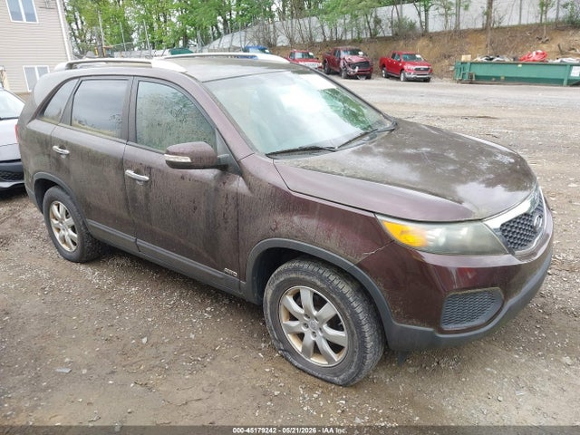 Salvage Kia Sorento Image