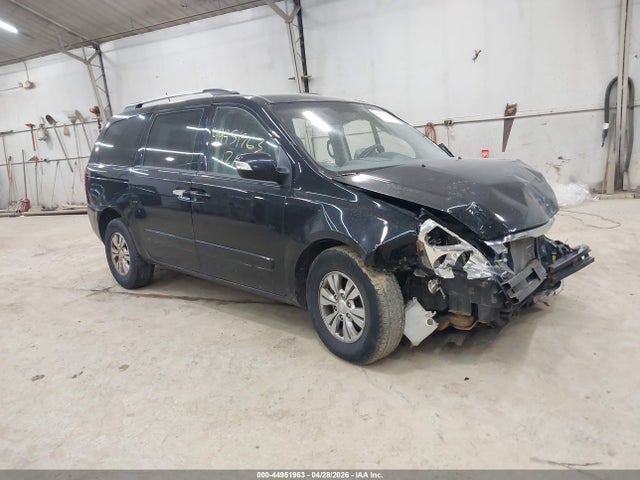 Salvage Kia Sedona Image