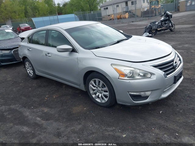 Salvage Nissan Altima Image