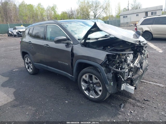 Salvage Jeep Compass Image