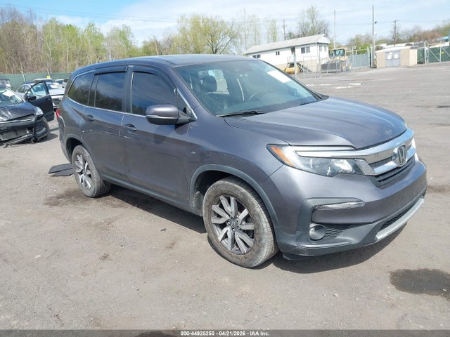 Salvage Honda Pilot Image