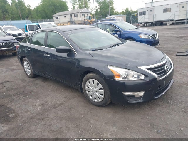 Salvage Nissan Altima Image