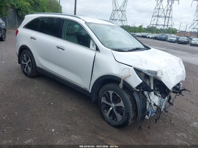 Salvage Kia Sorento Image