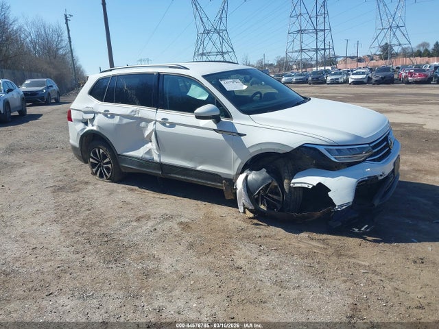 Salvage Volkswagen Tiguan Image