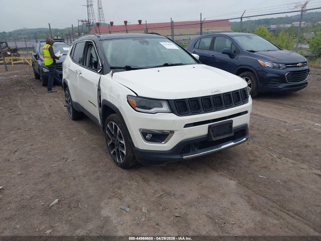 Salvage Jeep Compass Image