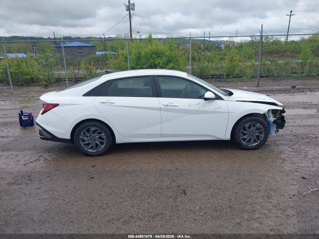 Hyundai ELANTRA Sel