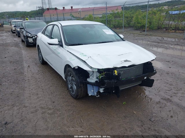 Salvage Hyundai ELANTRA Image