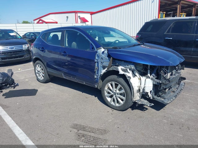 Salvage Nissan Rogue Image