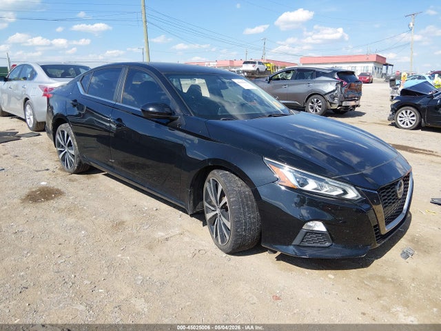 Salvage Nissan Altima Image