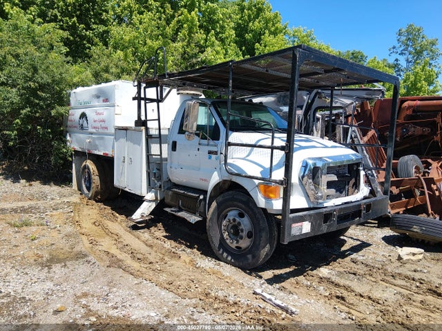 Salvage Ford F-750 Image