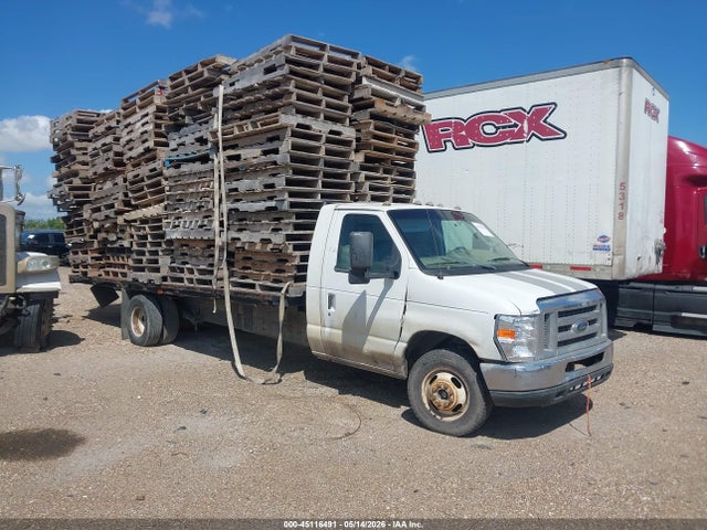 Salvage Ford E-450 Image