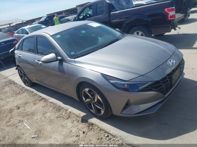 Salvage Hyundai ELANTRA Image