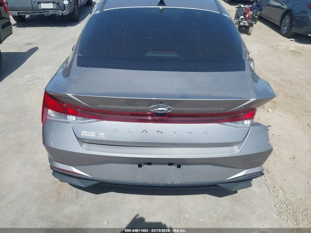 Hyundai ELANTRA Sel