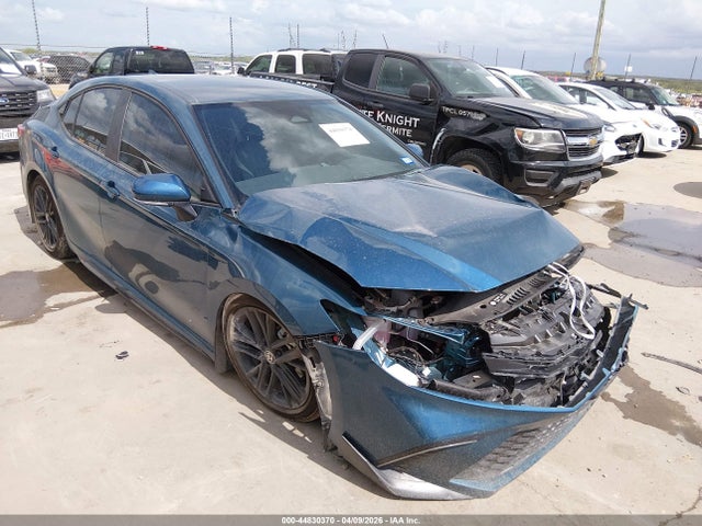 Salvage Toyota Camry Image