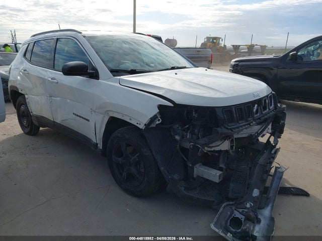 Salvage Jeep Compass Image