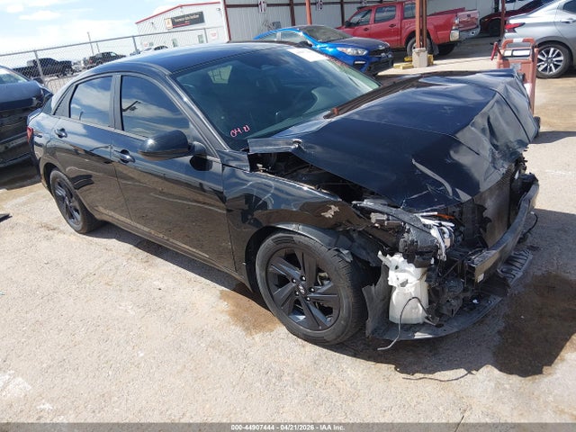 Salvage Hyundai ELANTRA Image