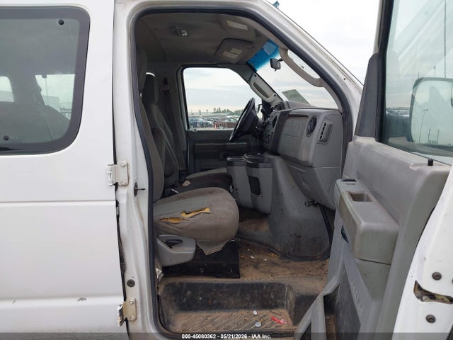 Ford E-350 Xlt