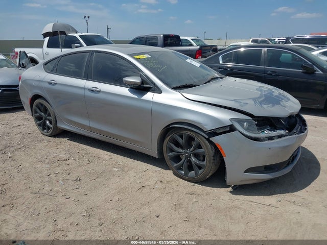 Salvage Chrysler 200 Image